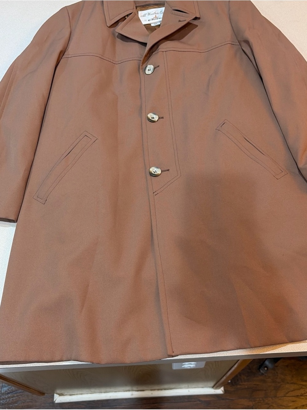 Vintage Grais, Size 40 Reg. Single-Breasted Coat in Warm Brown
